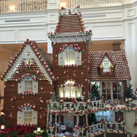 Self-Guided Disney Resort Christmas Decor Tour - Grand Floridian